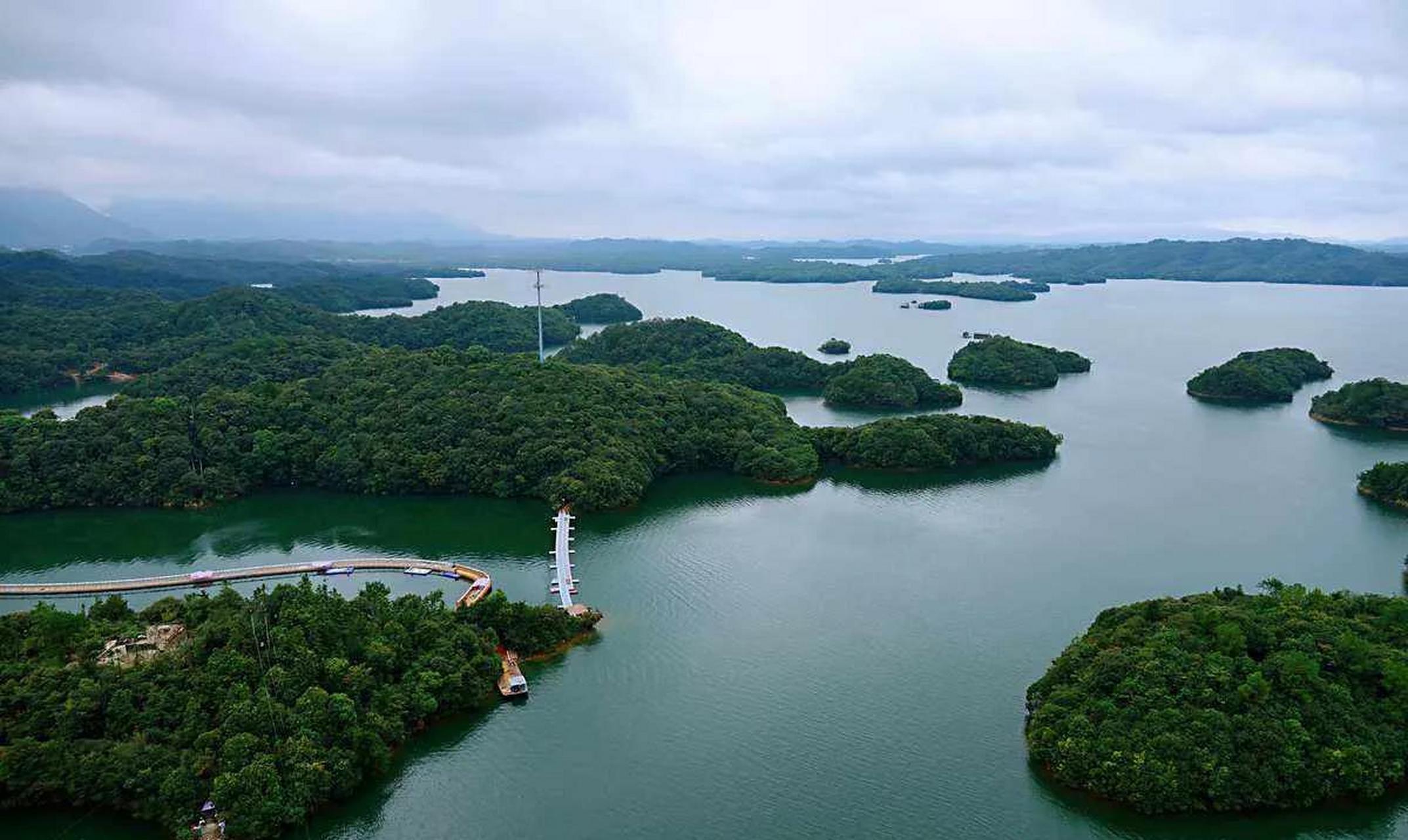 柘林水库与庐山西海  柘林水库,位于江西省九江市永修县,武宁县之间