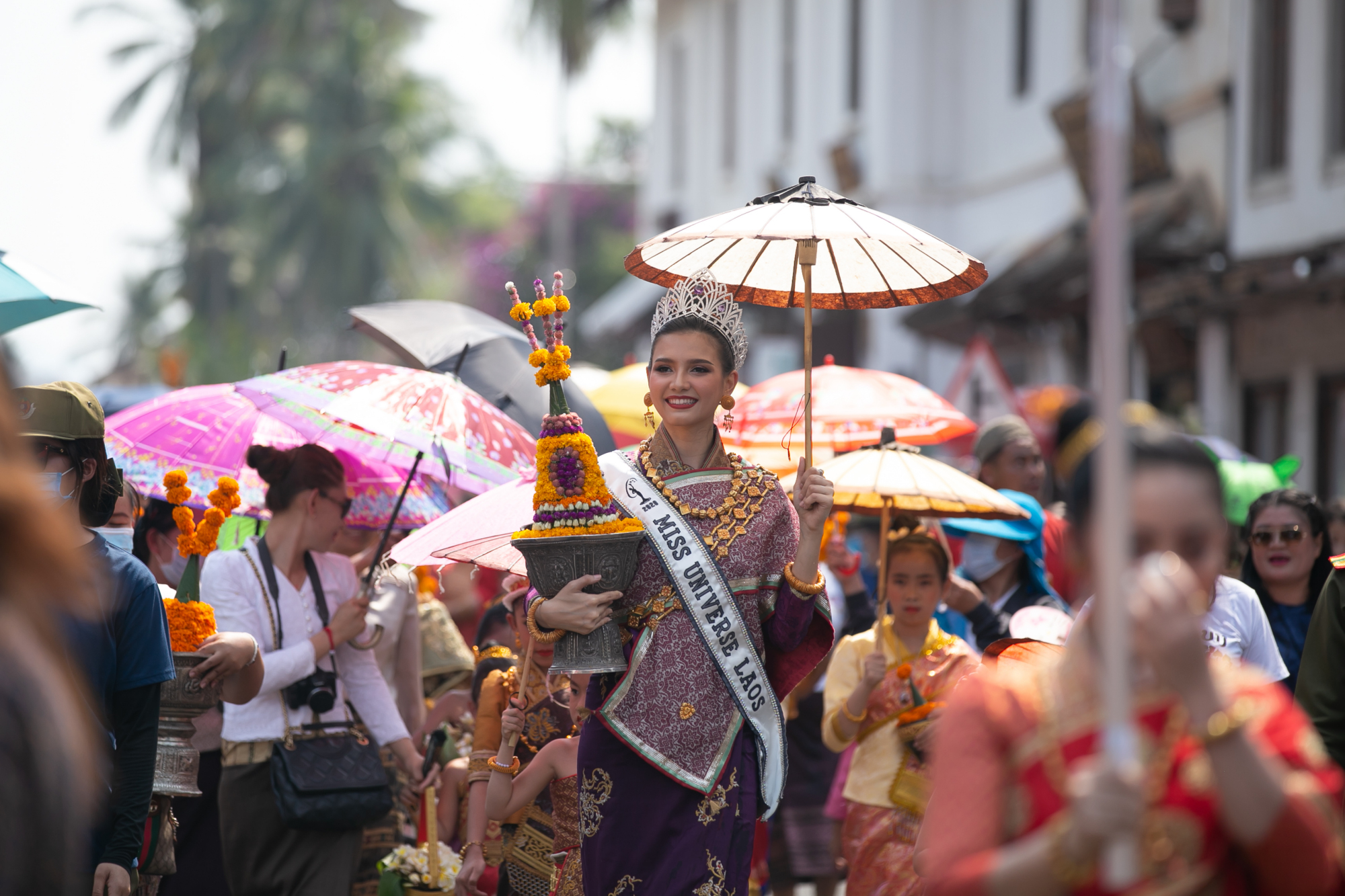 老挝古城琅勃拉邦庆祝泼水节