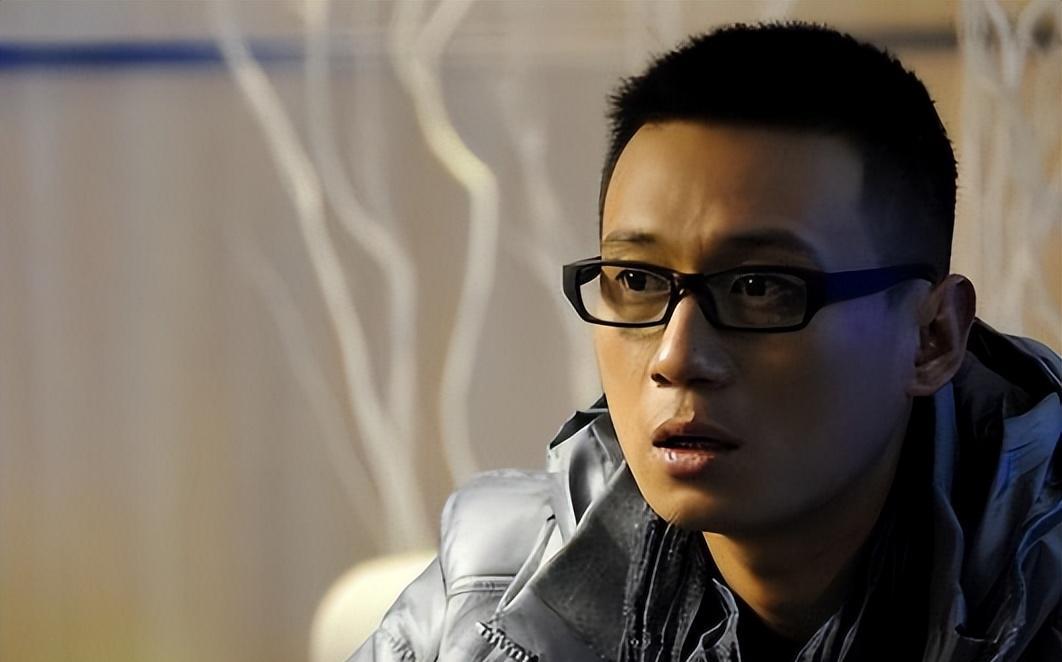 著名演员徐洪浩:比妻子大10岁,戏里演父女,戏外恩爱幸福惹人羡