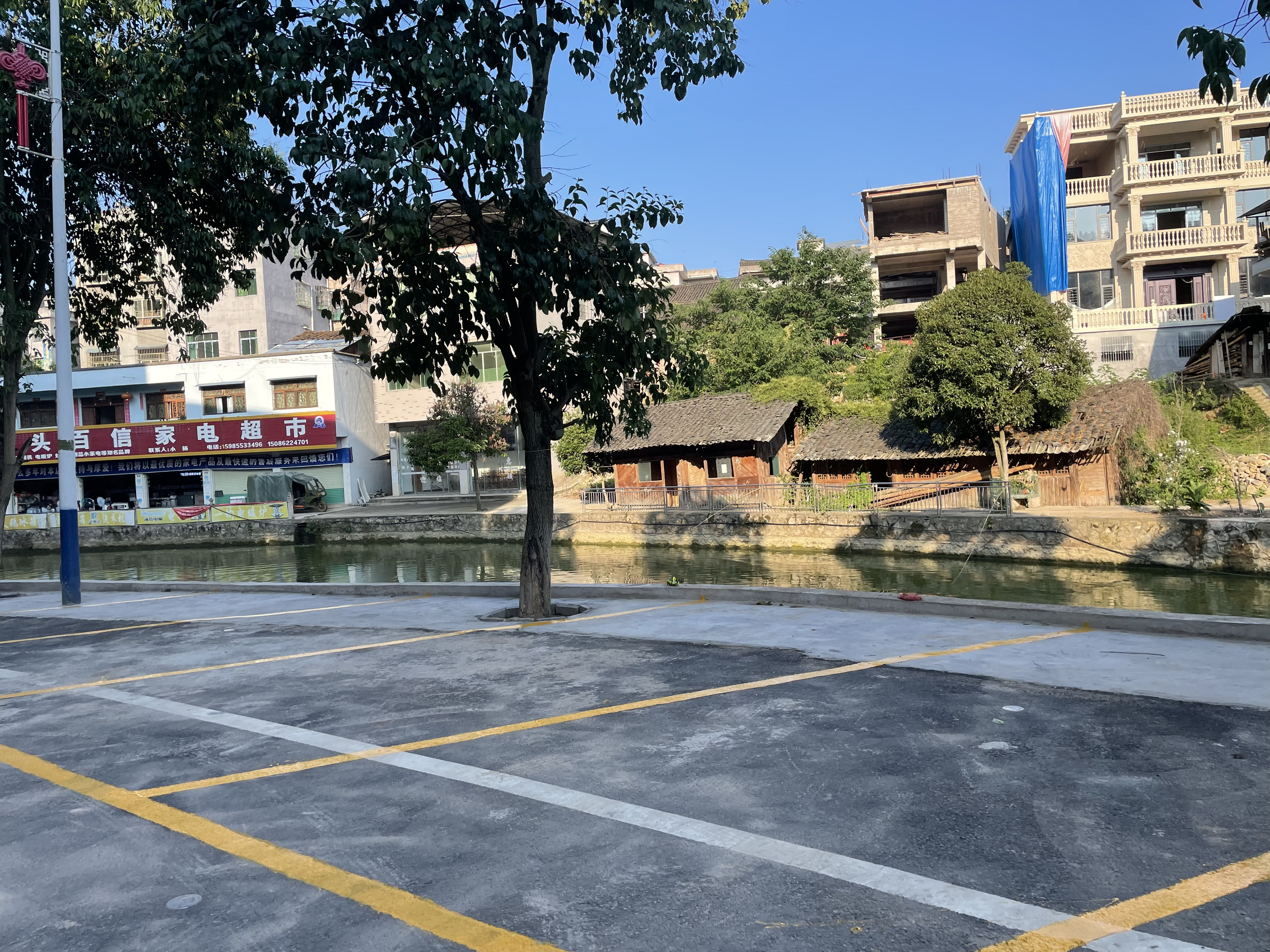 麻江县宣威镇:文明停车打开城镇精致管理行动新局面