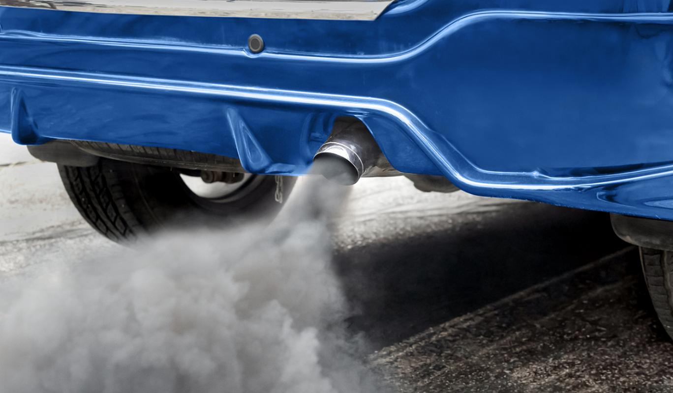 汽车排气管冒白烟有异味怎么回事?
