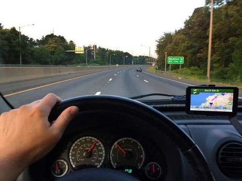 上坡路怎样使用行车制动 上坡路段停车怎样使用行车制动