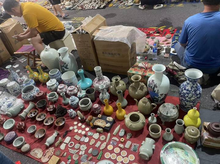 周末要不要来淘宝?杭州二百大收藏品市场,小哥哥小姐姐直呼"看迷了眼"