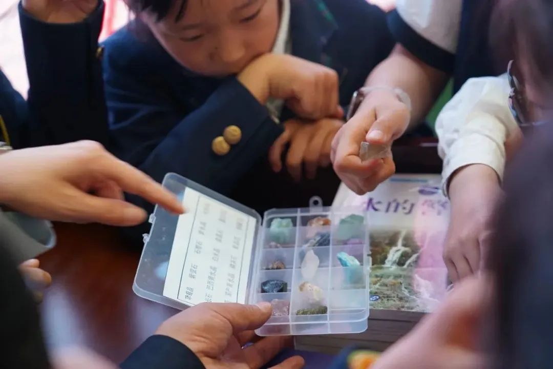 李四光中队授旗仪式在天津平山道小学举办