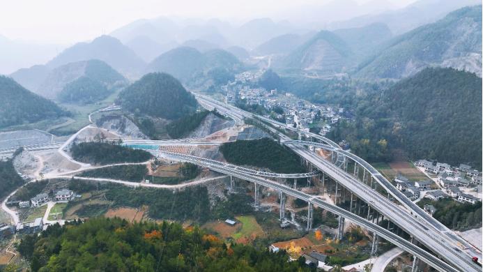 重庆黔江过境高速公路建成通车