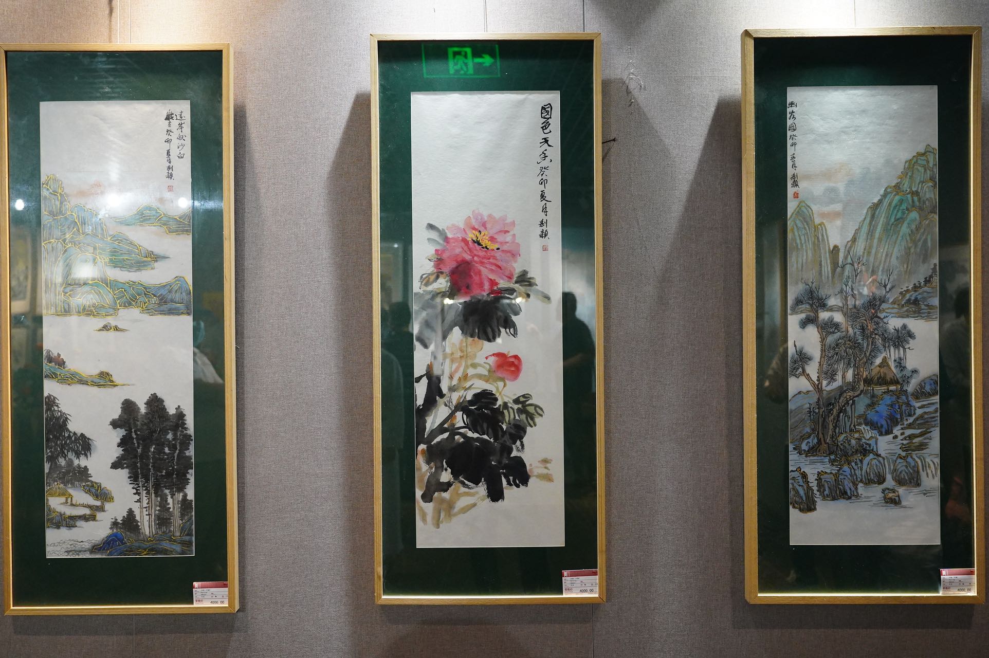 刘颖绘画展在王府井工美大厦开幕