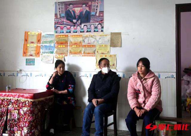 溆浦凯文中学走访慰问困难学生家庭