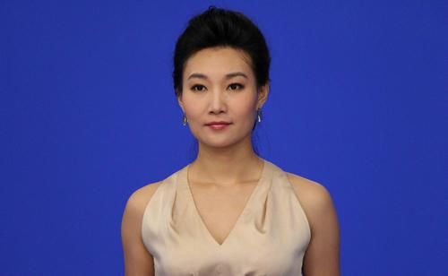 李梓萌的书法非常漂亮,人见人爱,网友叫苦:她不让人看!