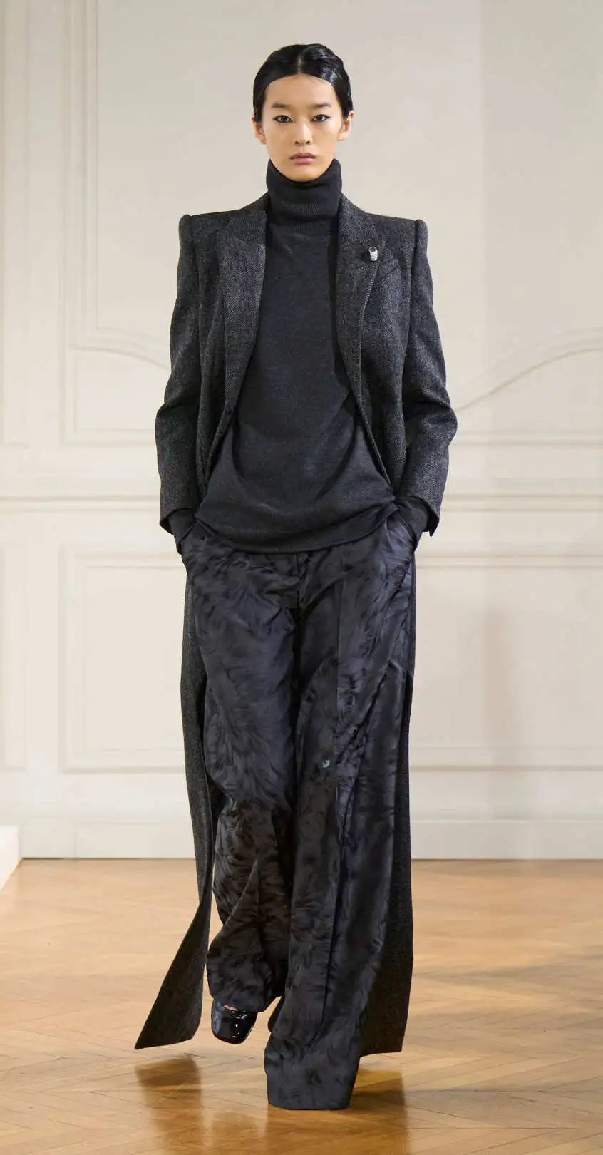 givenchy缱绻的诱惑与女性力量的新诠释