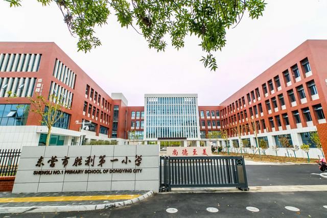 胜利小学占地2万()图片