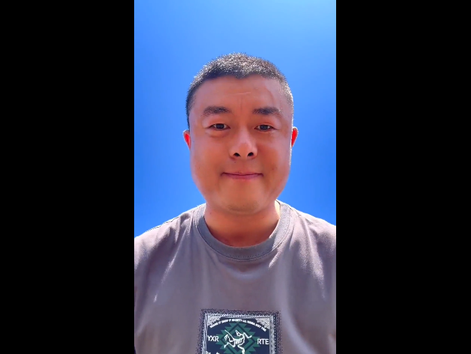 这张"纯天然"蓝底证件照,火了!