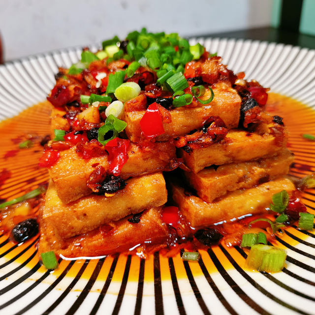 剁椒豆豉蒸豆腐,甜辣鲜香,美味下饭