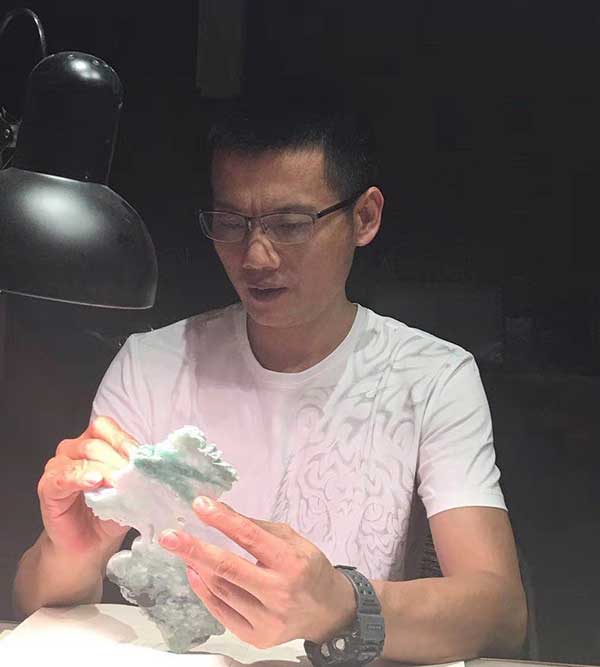君子如玉,温润而泽——记高级玉雕设计师魏兴斌