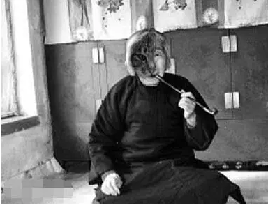 中国十大灵异事件top1:黑龙江的猫脸老太太真相,到底是什么