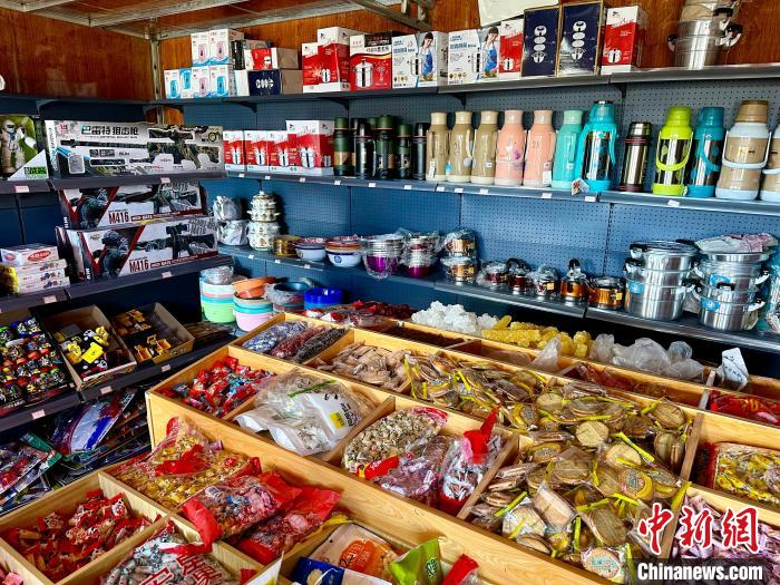 "江河源头第一县"青海曲麻莱:"绿色超市"探路全域无垃圾