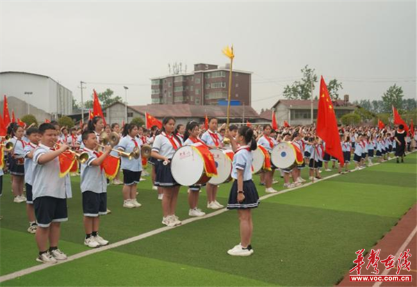 芷江芙蓉学校举行庆六一暨新队员集体入队仪式