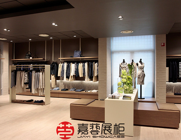 服装店展柜的设计风格定位