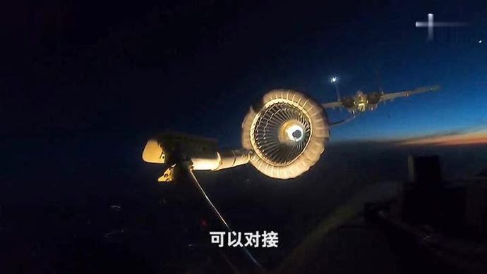 重大突破!歼15舰载机首次完成夜间空中加油