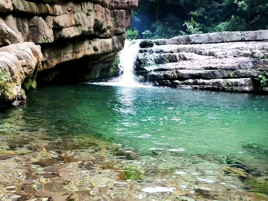 广西桂平窑屈冲:藏在黔江边深山里的天然泳池,户外玩水好去处