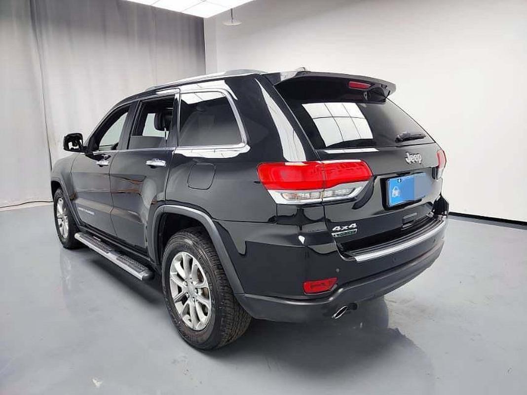 在jeep品牌中,limited标识代表着卓越与超越,它象征着车型系列的顶级