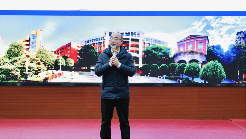 走出属于幺幺的独特风景长沙市第十一中学校长   张桂元热辣滚烫,青春