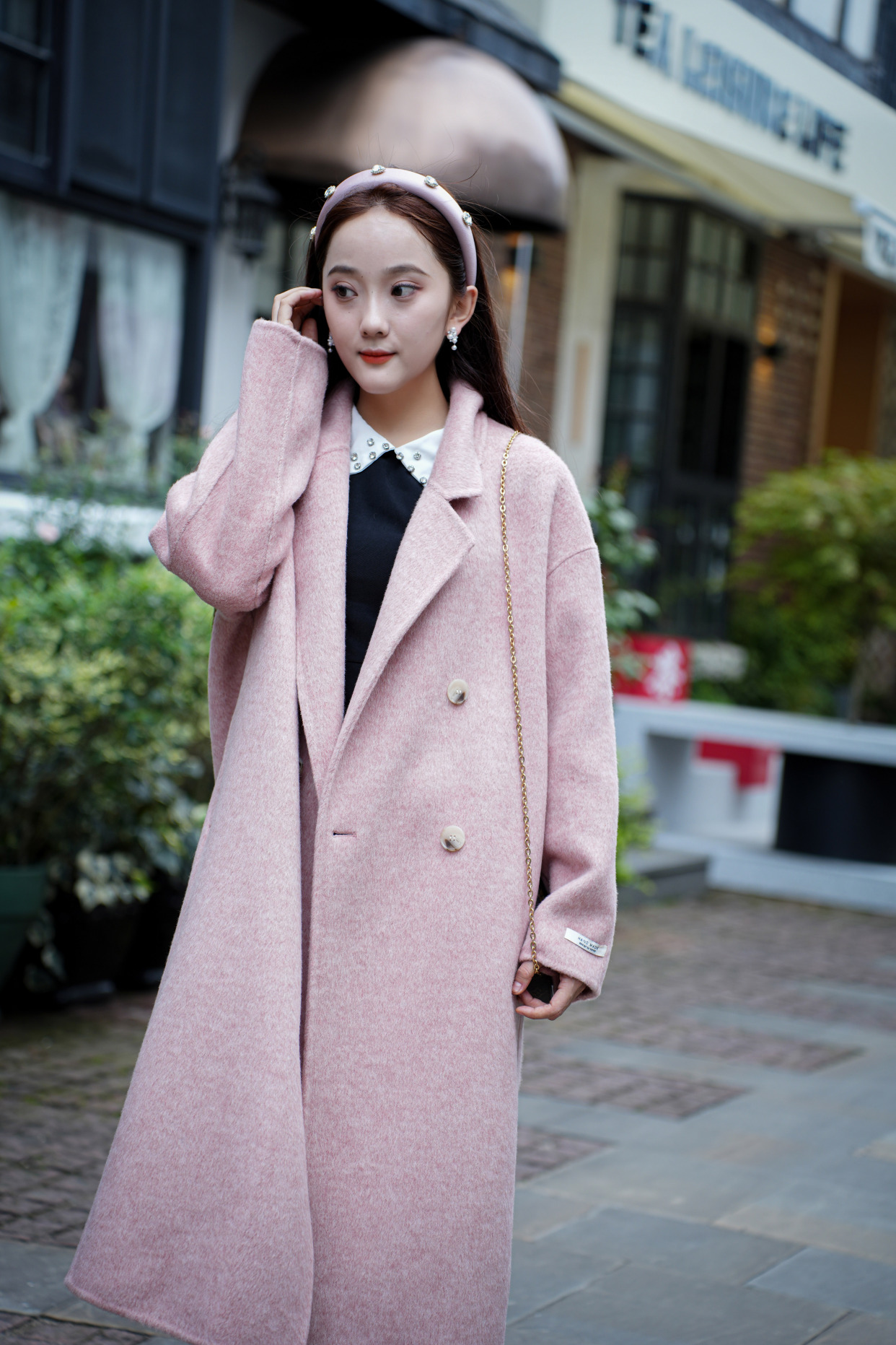 时尚达人必备:羊毛大衣打造时尚穿搭