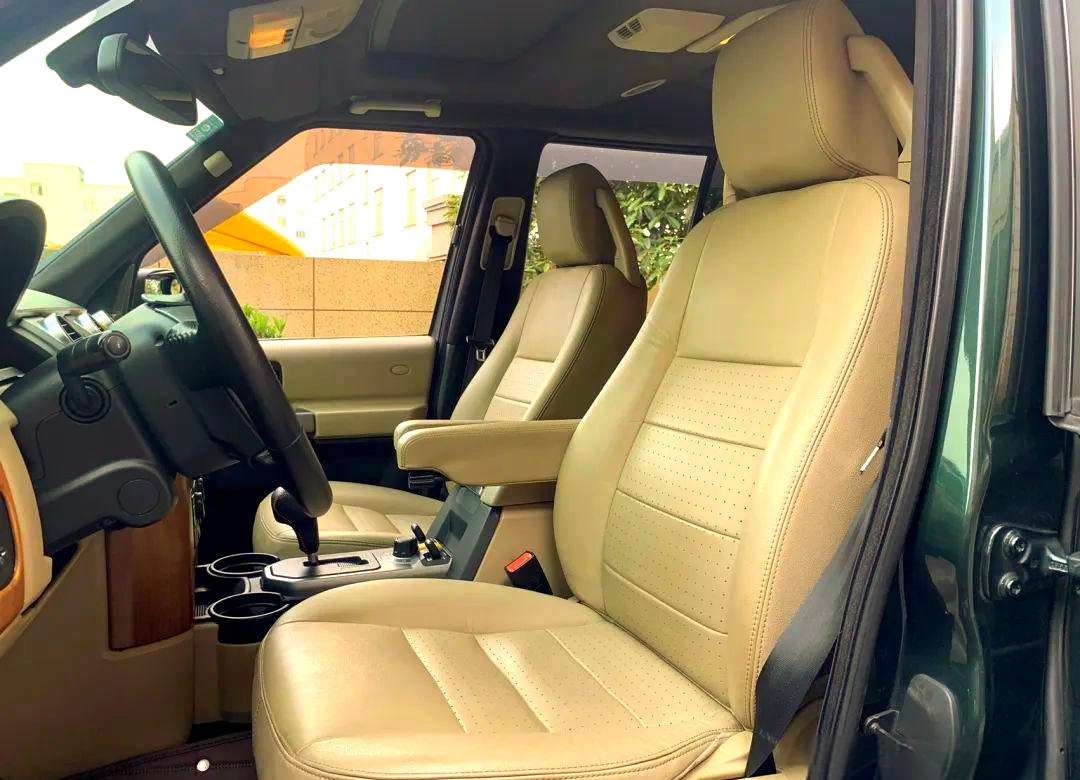 0sc v6 hse路虎发现三不仅在外观上展现了霸气与时尚,其内饰同样彰显