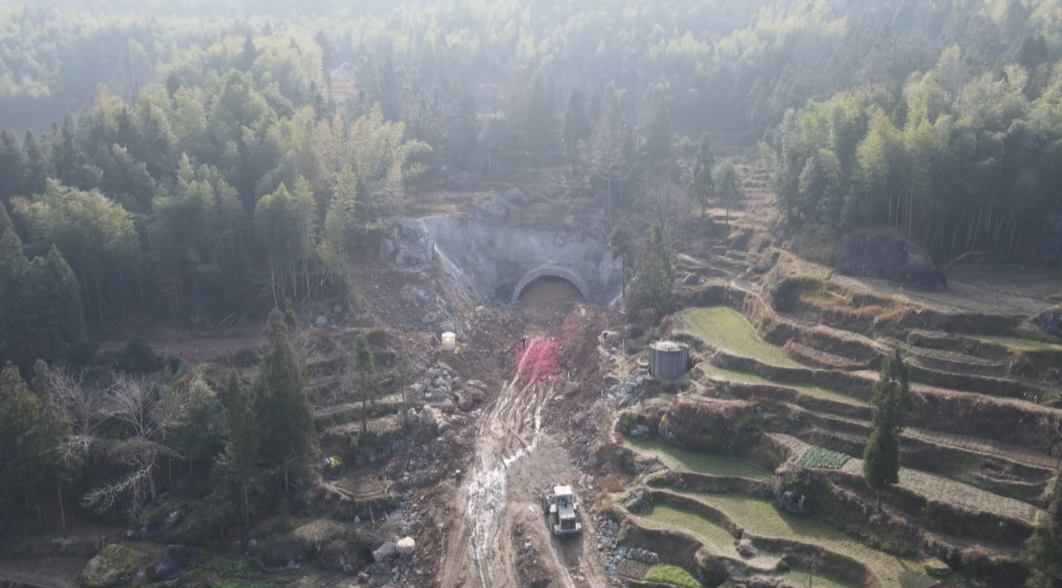 「快点融媒」永嘉云鹤公路云岭隧道贯通 明年春节有望全线通车