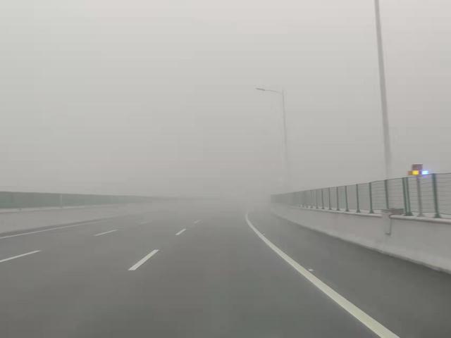 惠清高速多举措应对团雾天气 保路面安全畅通