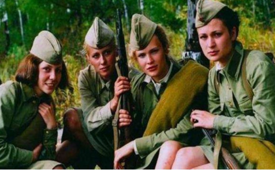 德军对40万苏联女兵做了什么?导致苏军疯狂报复200万德国女性