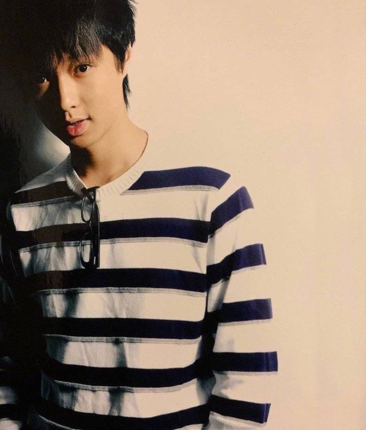 张艺兴初中照片首曝光,实在是太帅了!意外撞脸年轻时的苏有朋