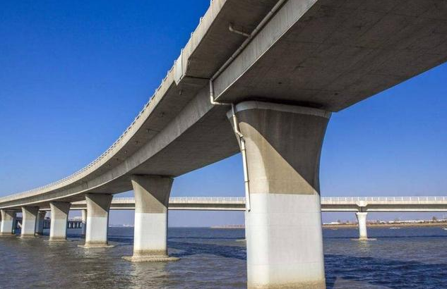 海水那么深,跨海大桥的桥墩如何建造的?佩服工程师们的智慧!