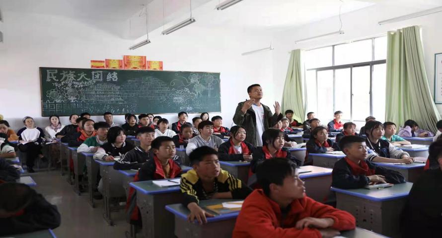 毕节八中到七星关区荔湾实验学校送培送教