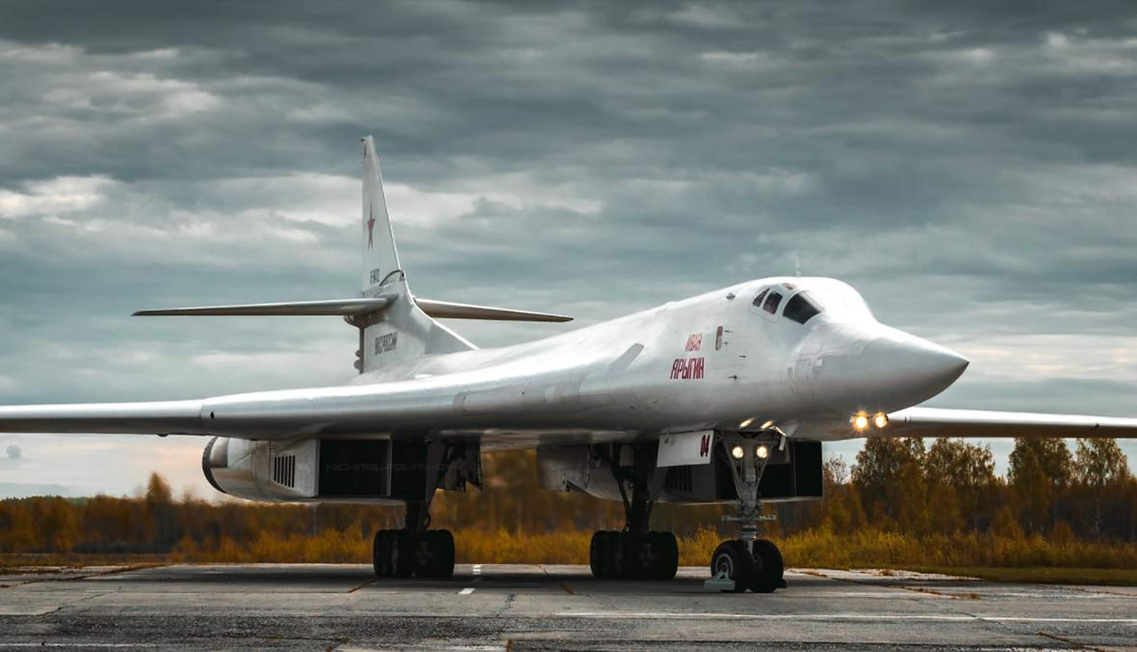 俄罗斯正在生产更多的图-160战略轰炸机,并且有可能会在未来将图-160