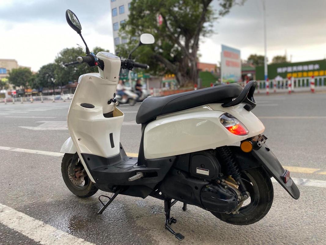 雅马哈酷奇s5,一款专为城市出行打造的小型摩托车,以其卓越的参数配置