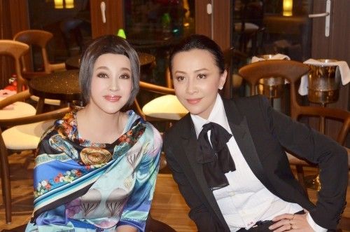 老戏骨就不能直播带货了?张晨光被网友骂哭,刘晓庆态度令人解气