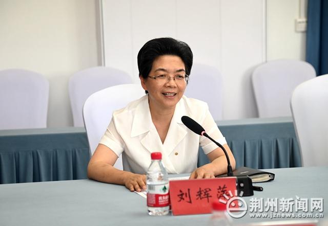 武汉纺织大学与荆州日报社,荆州广播电视台签署战略合作协议