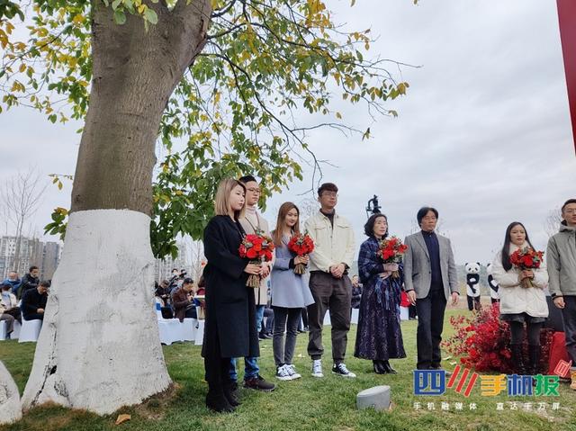 來了!成都熊貓小鎮紅豆古樹公園元宵正式開園