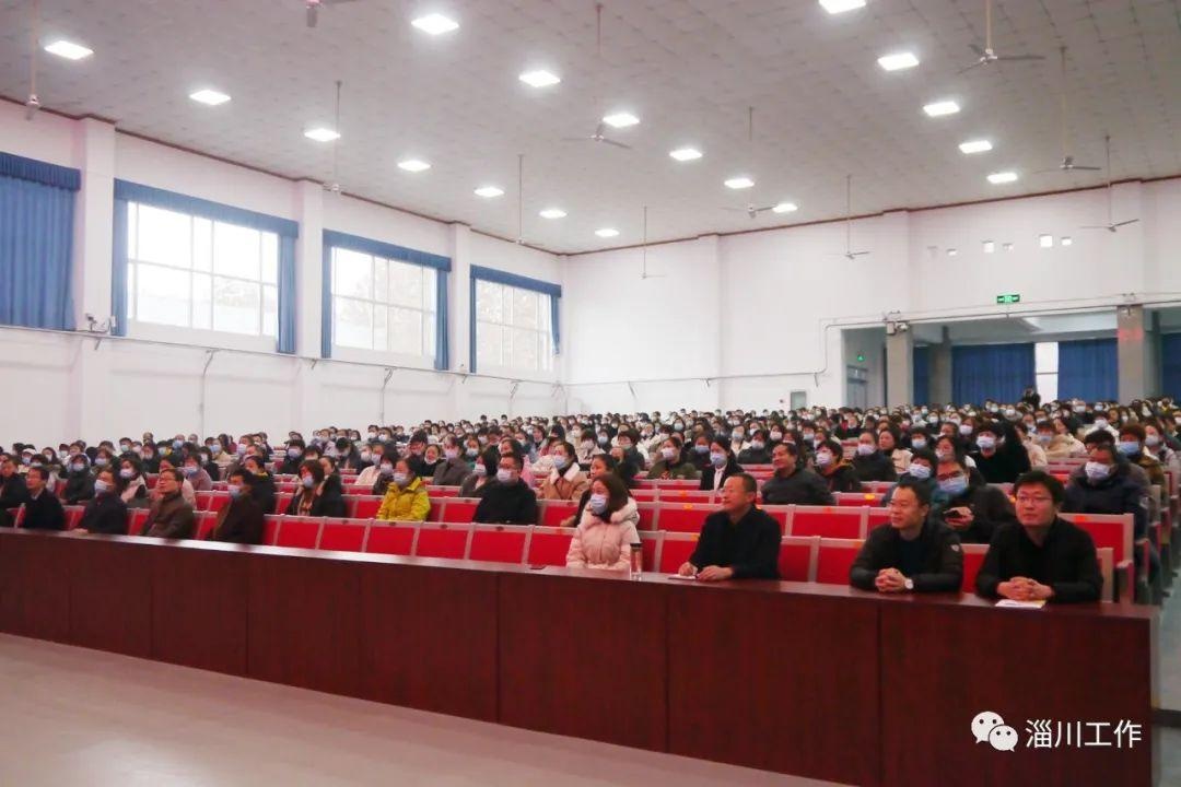 家长有能量 孩子有力量——淄博市育才中学举办家庭教育主题报告会