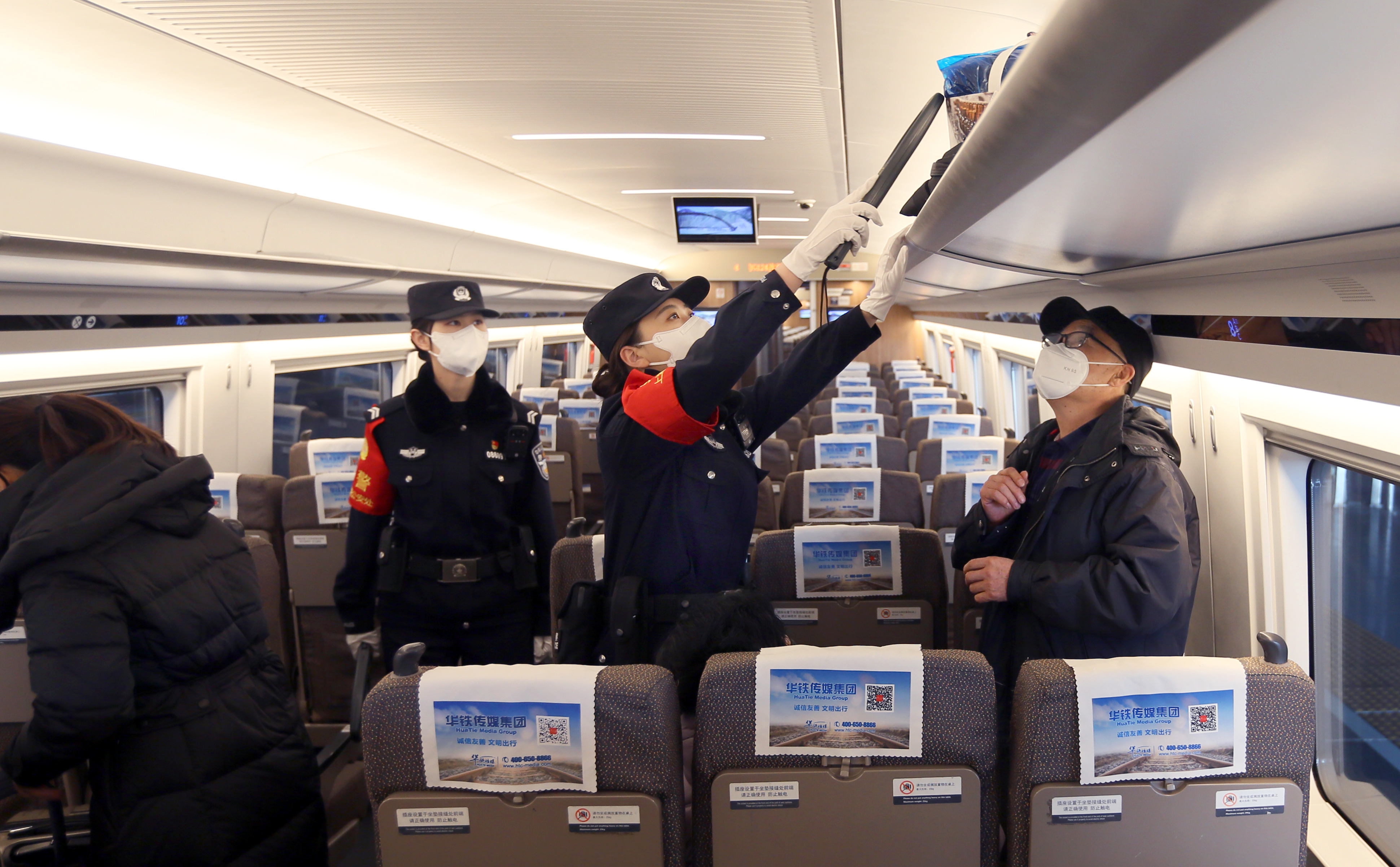 女子乘警组亮相京沪高铁