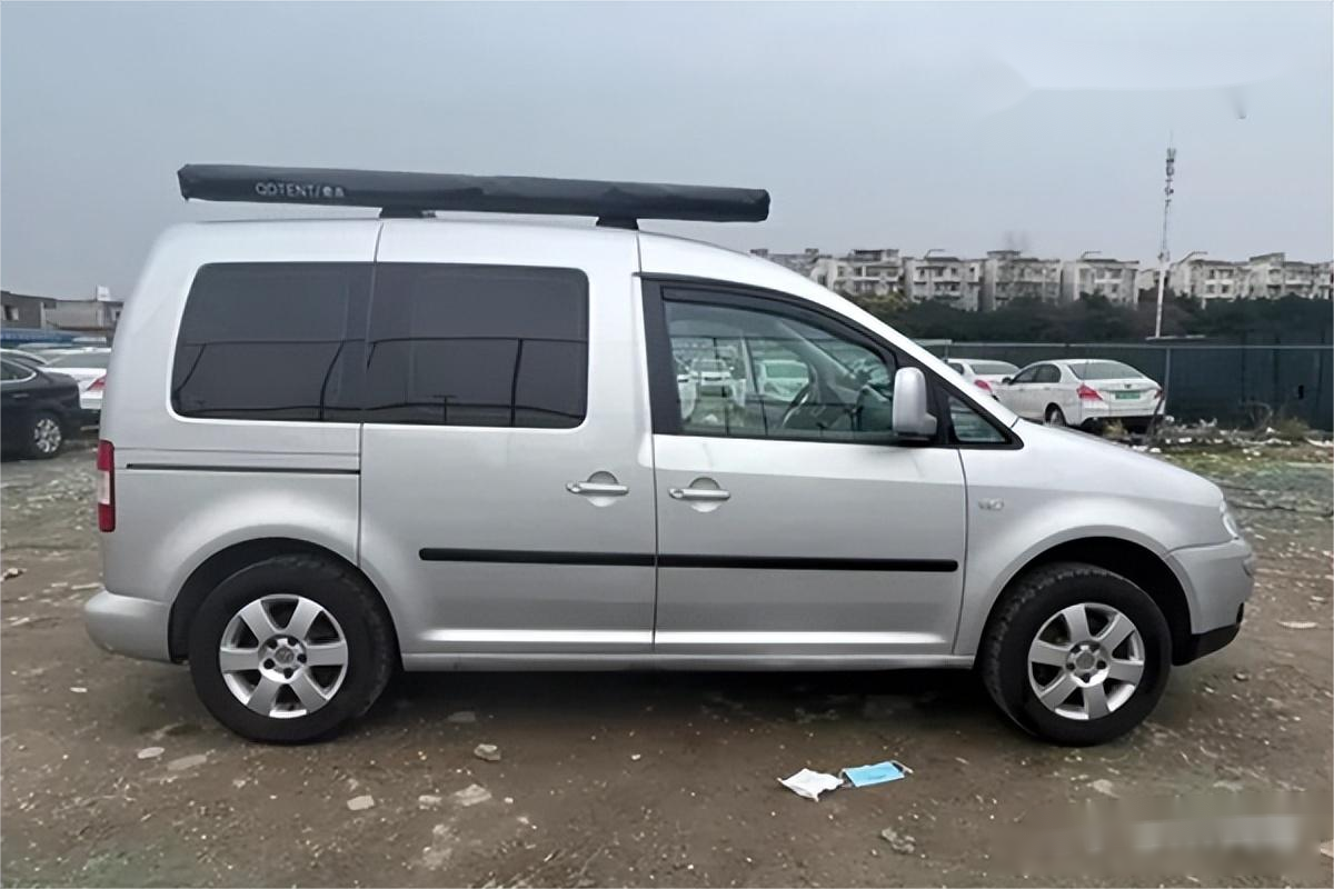 旅居车小案例,大众开迪改装床车旅行,家用轿车打造露营车自驾游