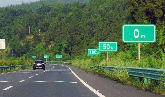 汽车在高速路能见度200米以内的车速,车距是多少?汽车知识