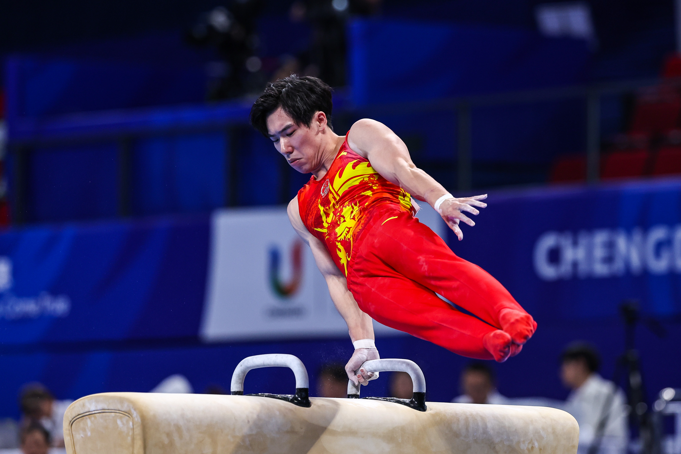 图说|大运会中国体操队包揽男女全能及团体项目4块金牌,高水准比赛成