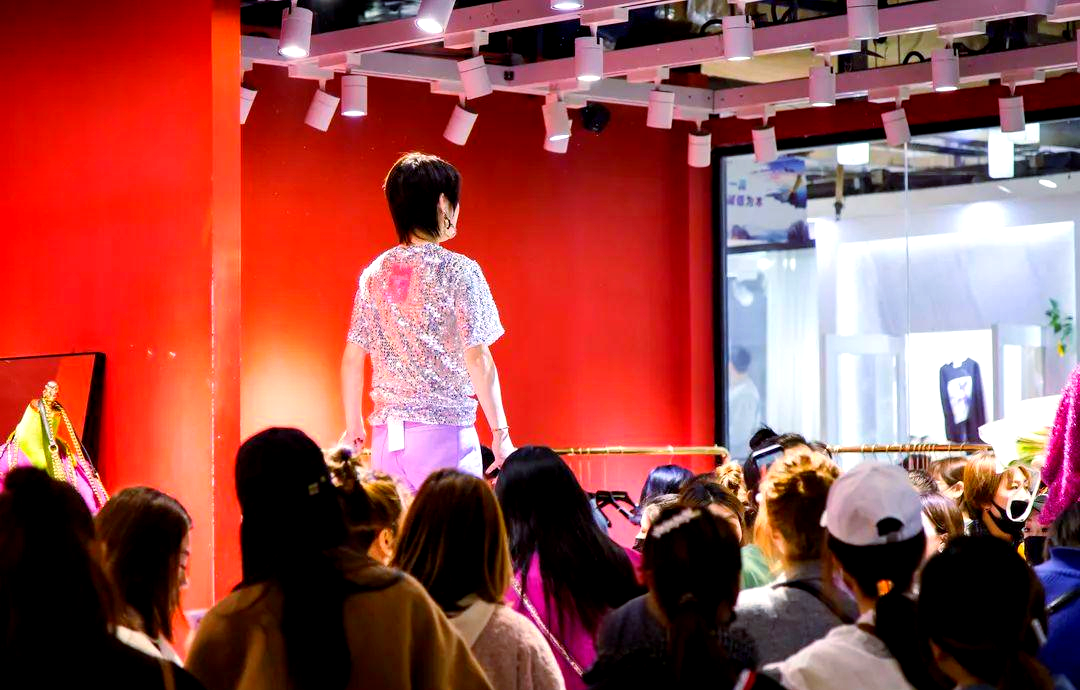 银基商贸城:从辉煌到面临挑战的服装业传奇