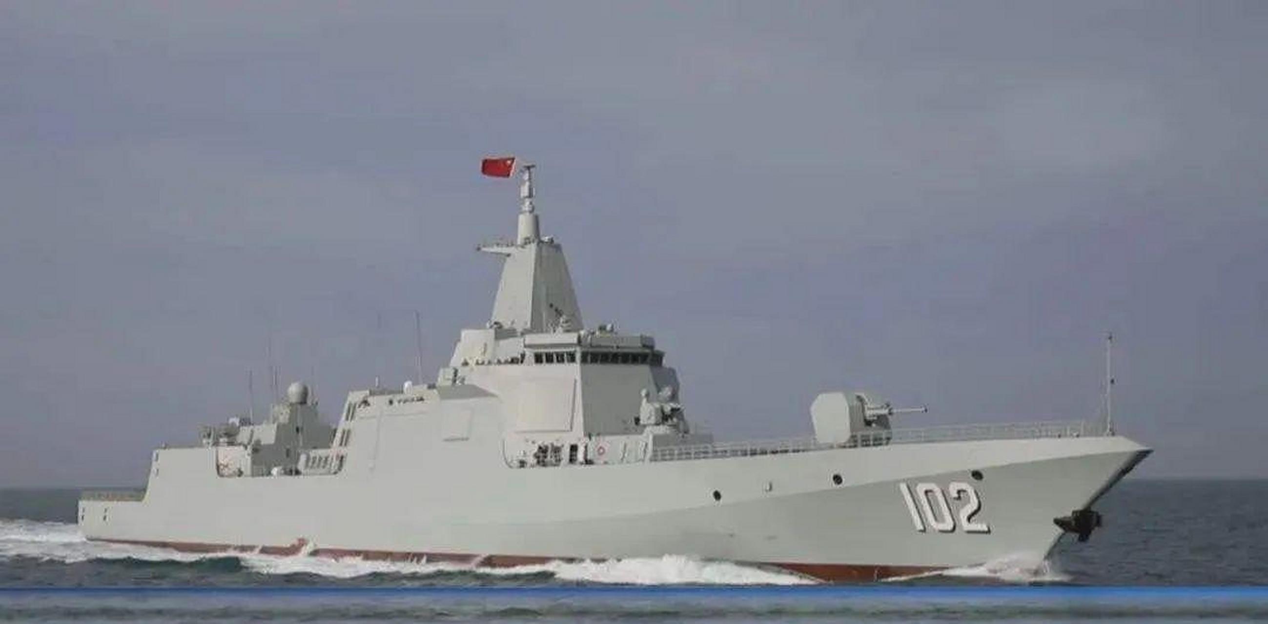 三年来 055型万吨大驱家族不断壮大 近日 我国最新的一艘 055型驱逐舰