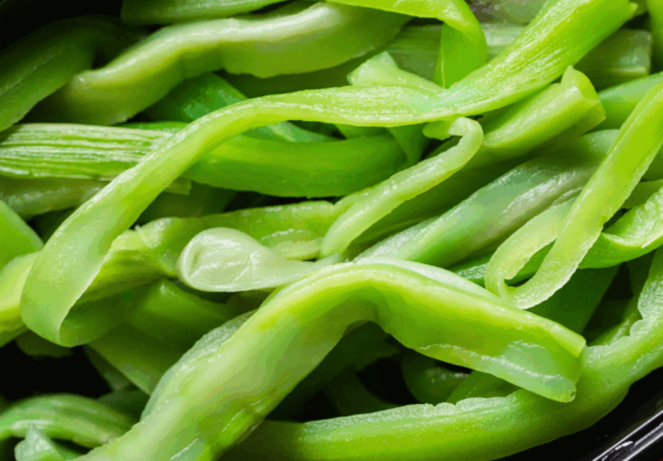 冬日火锅局不能少的大理高原贡菜,口感脆韧,味道鲜美,咬一口,嘎嘣脆!