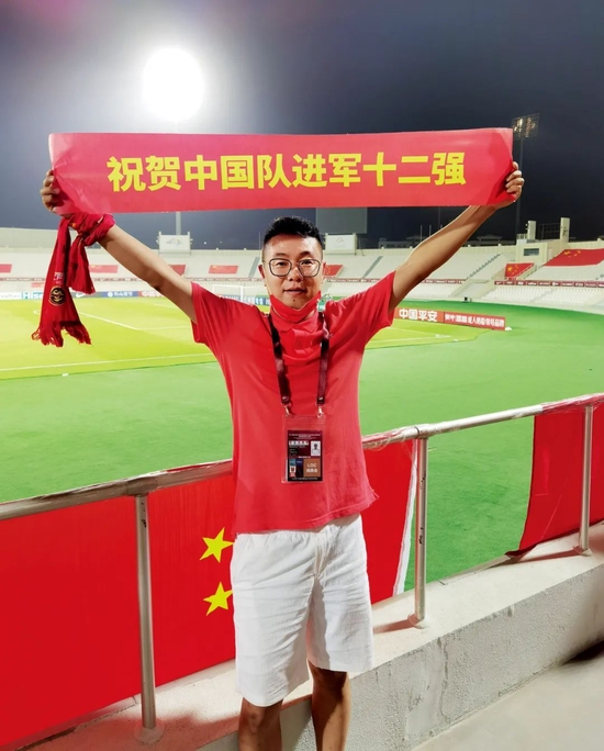 为球痴,为球狂,为球穷得叮当响