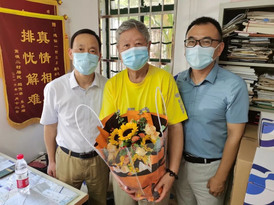 镇领导走访朱志仁人民调解工作室