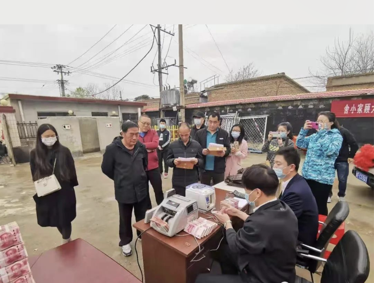 保定望都镇沈庄村民喜领城中村改造拆迁补偿款