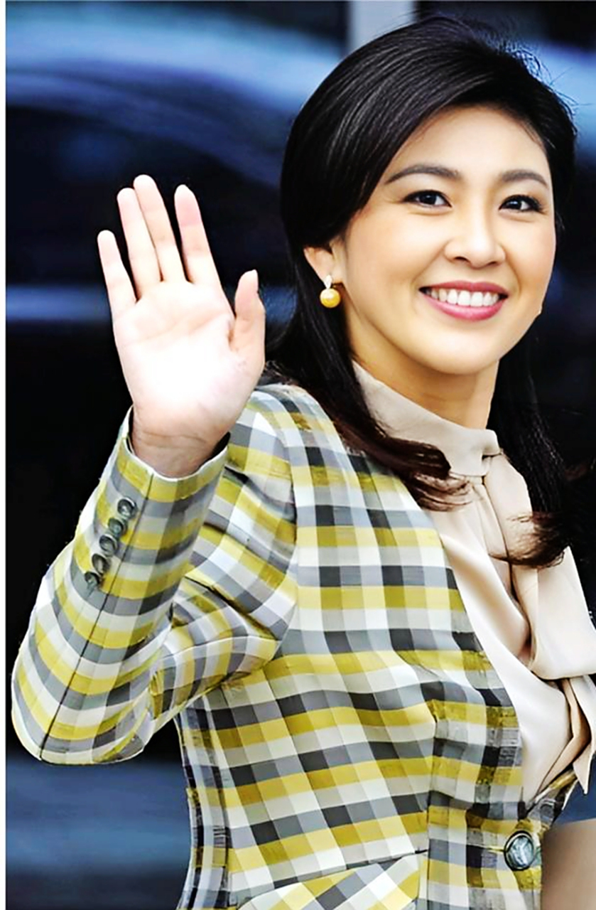 2012年,英国首相英拉访华,形象珍贵.照片中,英拉走在仪仗队前面.